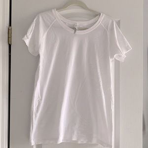 Athleta Momentum Short Sleeve Top in White. Size XL
